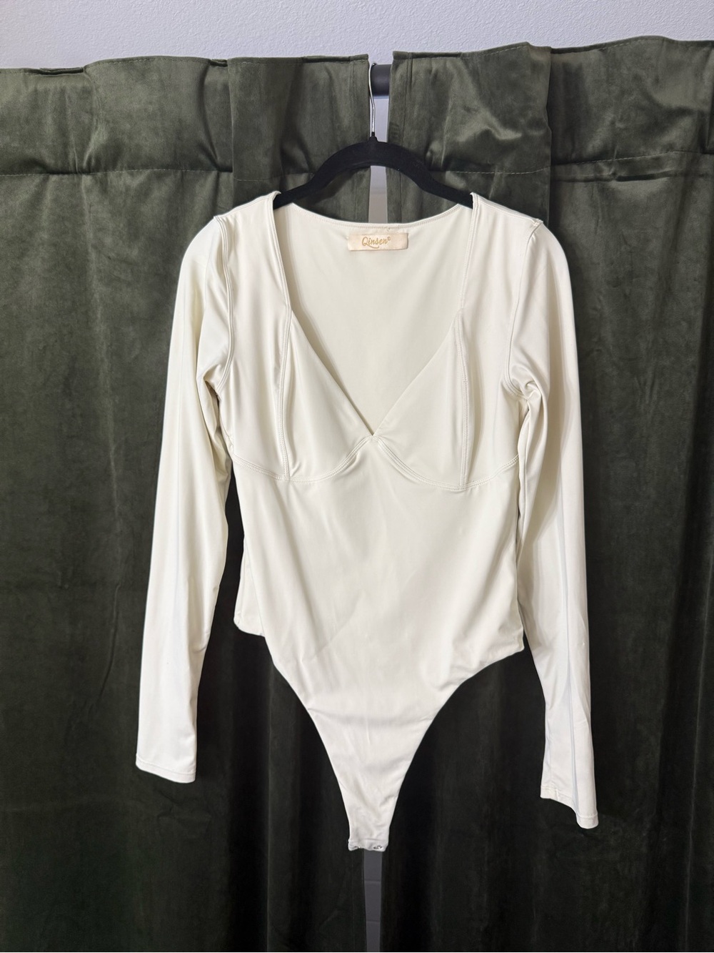 Qinsen Ivory Long Sleeve V-Neck Contour Bodysuit